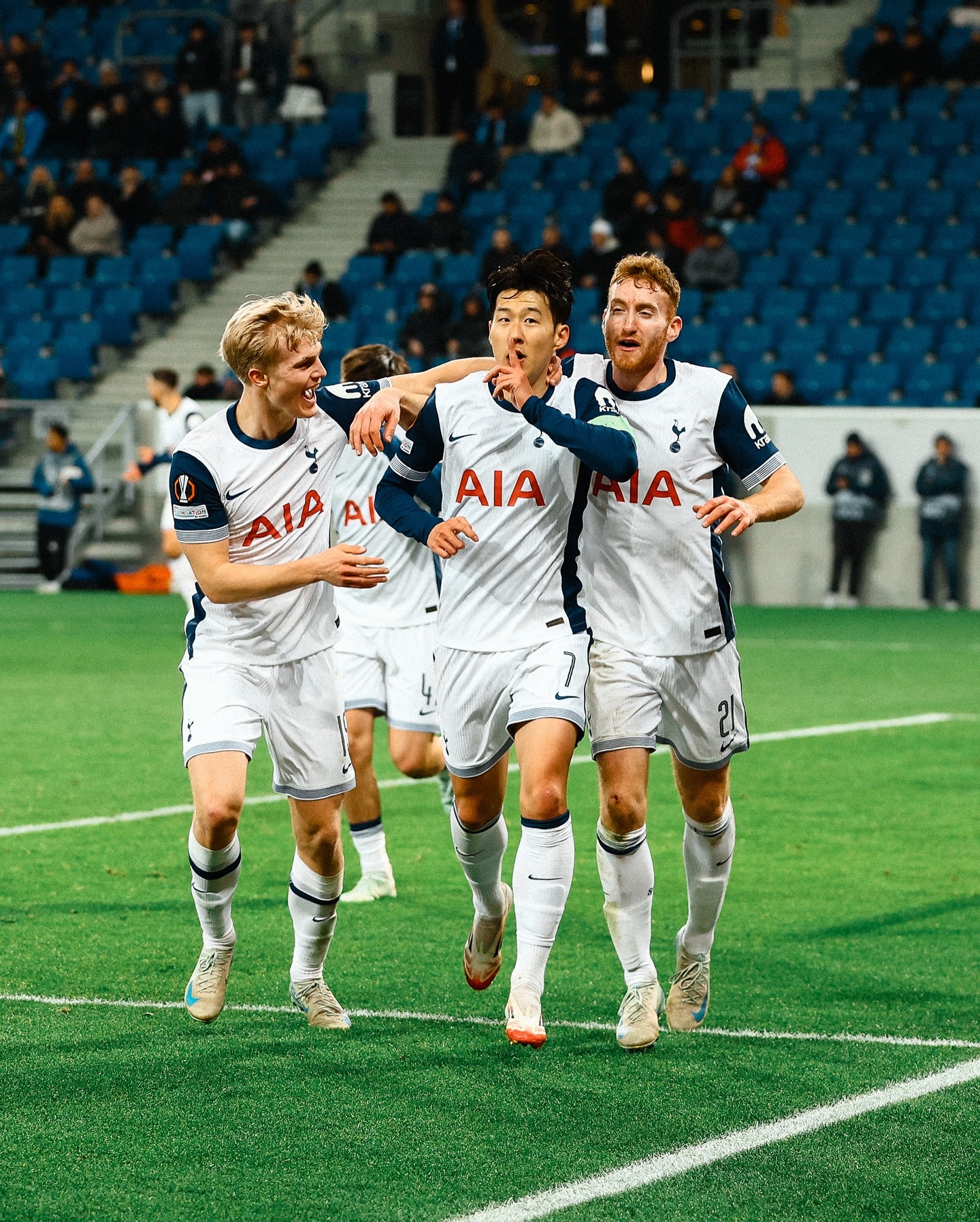 加拿大鏖战曼联,孙兴慜高光表现的简单介绍 加拿大鏖战曼联,孙兴慜高光表现的简单介绍