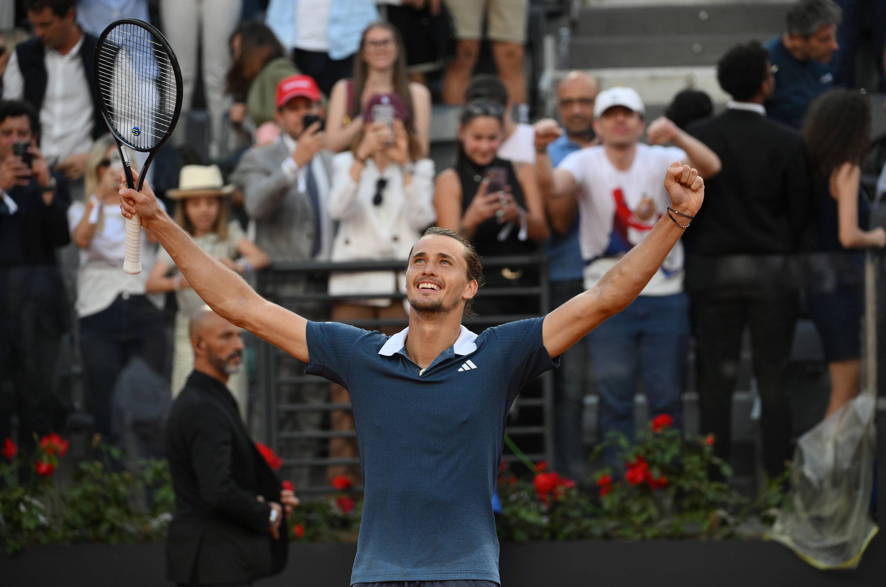 西班牙网球队力克世界网球队,兹维列夫关键制胜 西班牙网球队力克世界网球队,兹维列夫关键制胜