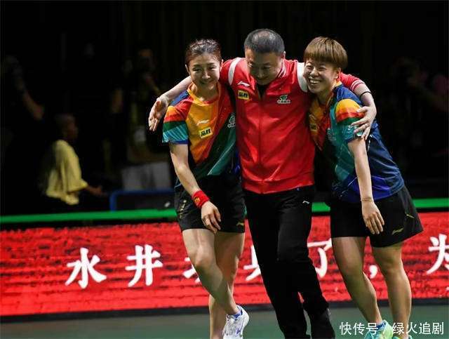 中国羽毛球队完胜日本羽毛球队，马琳送出助攻