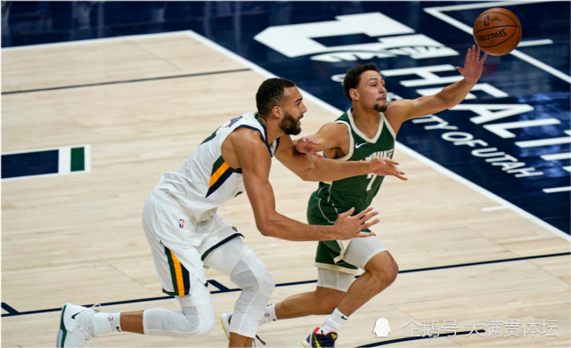 包含日本男篮血洗雄鹿B队，费沃斯爆发神勇的词条