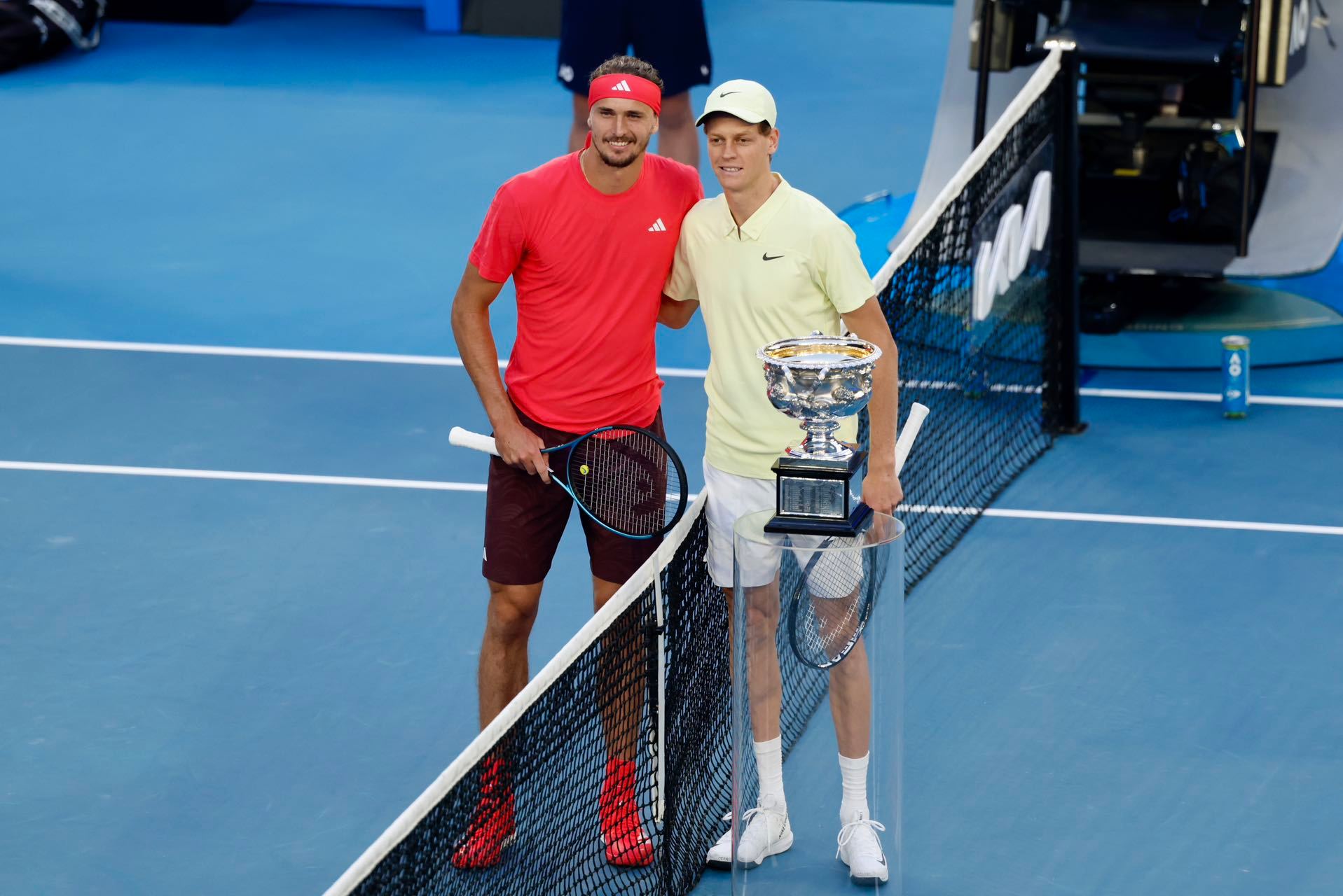 世界网球队轻取美国网球队,兹维列夫一己之力扛起全队的简单介绍 世界网球队轻取美国网球队,兹维列夫一己之力扛起全队的简单介绍