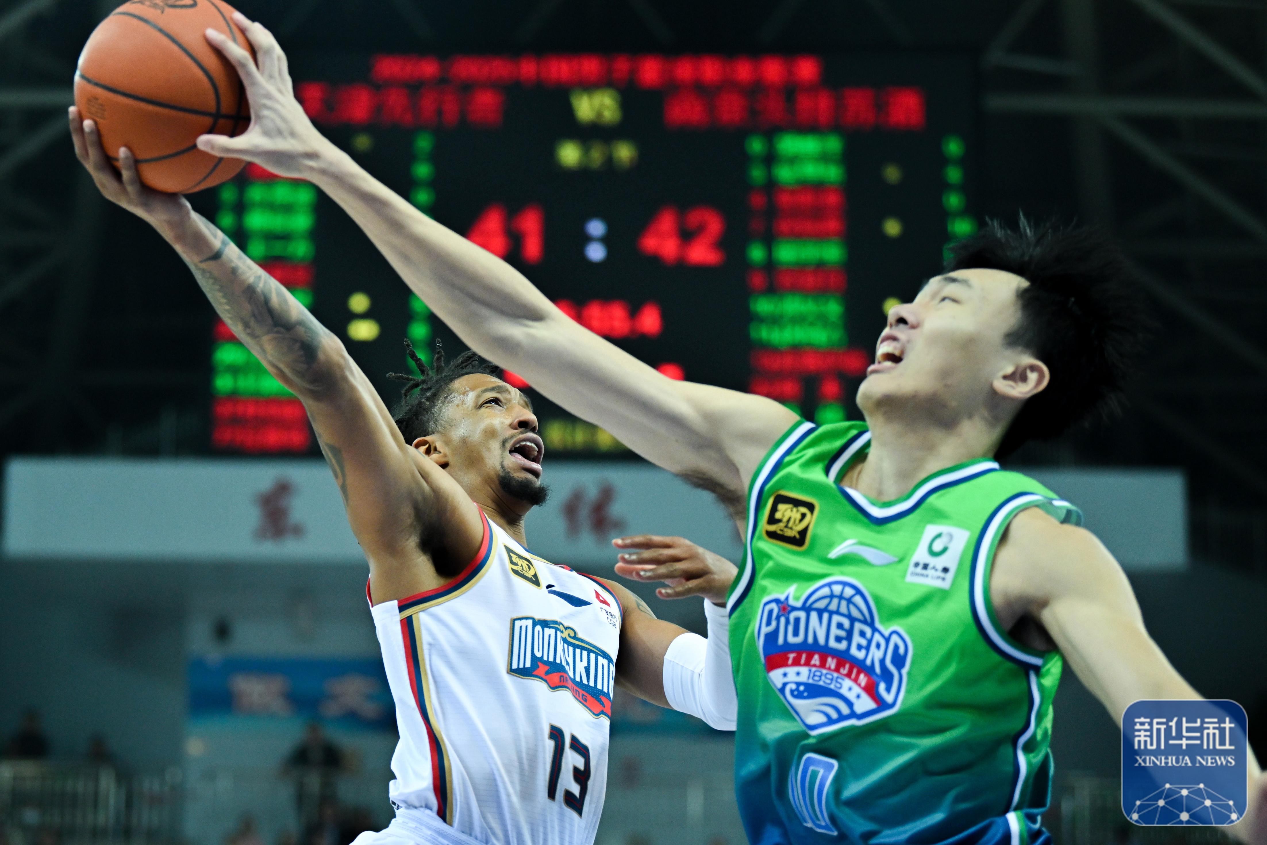 包含一场经典之战！CBA点燃球迷热情的词条