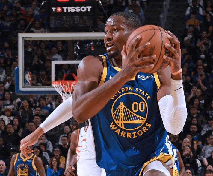 包含勇士碾压太阳，霍勒迪点燃赛场的词条