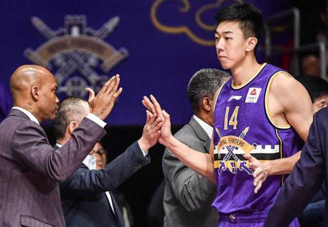 新疆队力克福建队，范弗利特惊艳四座