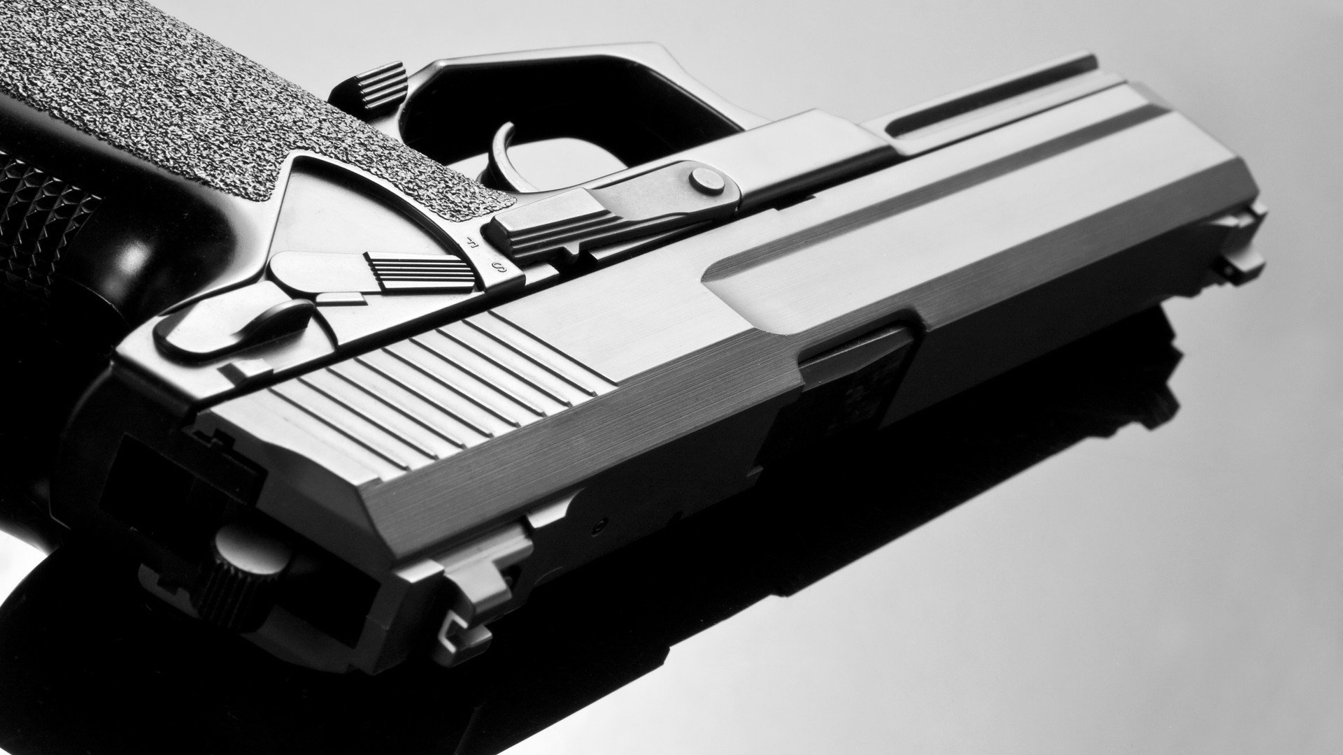 当铁蹄遇上红色狂潮，沉默领袖伦纳德的唯一公牛之旅