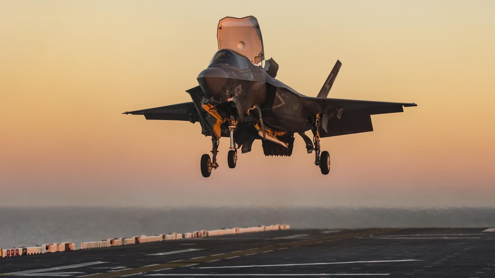 赛道统治力，当湖人化身弯道机器，莫兰特在F1街道上演终极超车