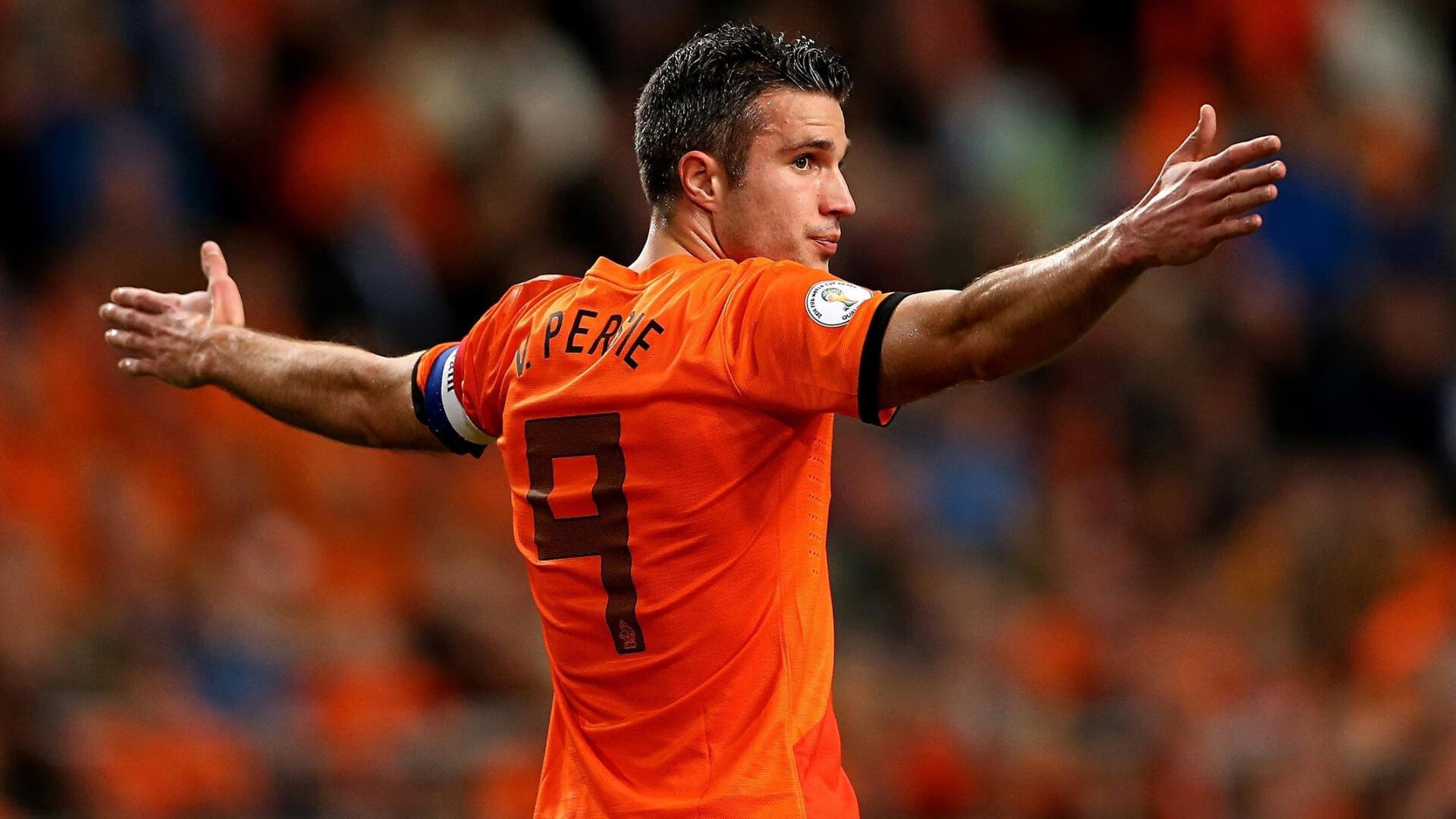 赛道与球场的双重奏，极速变幻与团队封锁的艺术