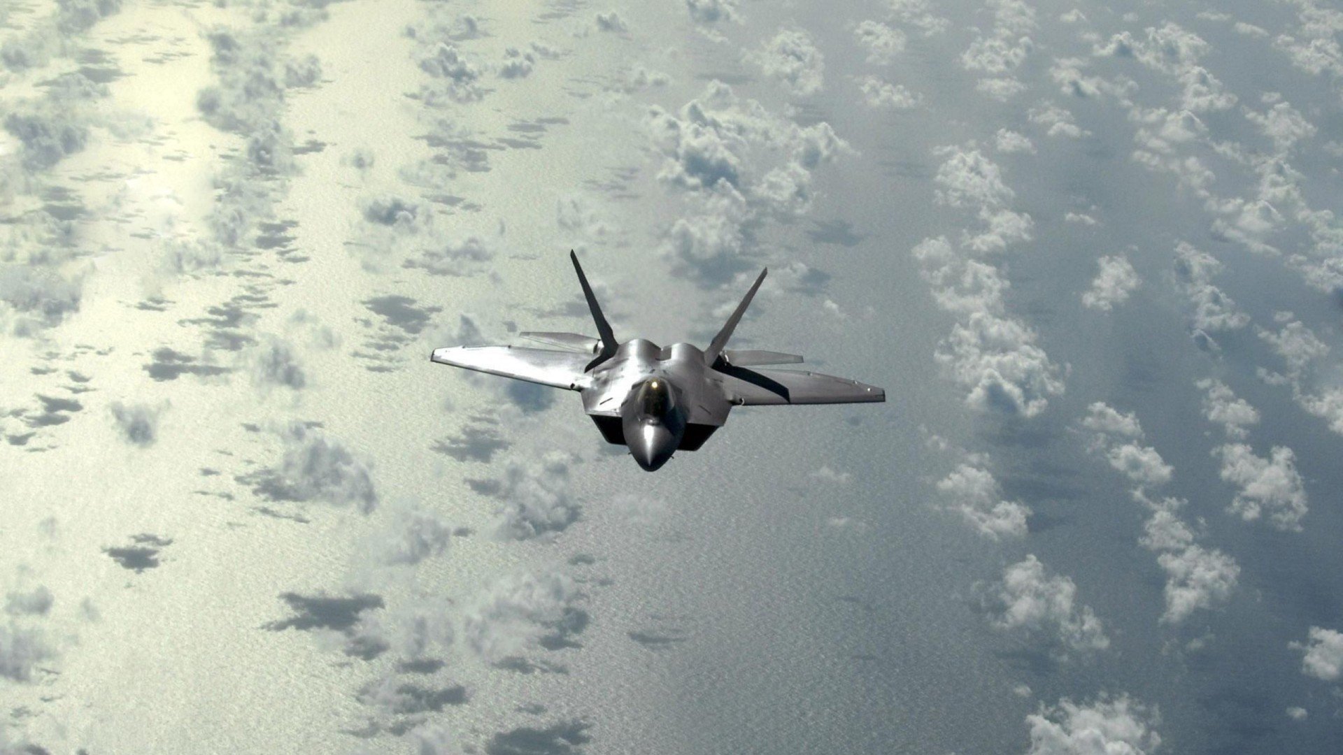 当F1迎来足球先生，阿尔瓦雷斯为何在围场状态火热？